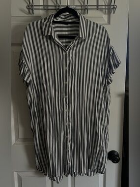 Madewell Black & White Vertical Stripe Button-Down Shirt